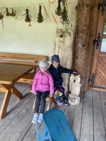 b64e93e9-9185-436c-bde7-724450cc703f