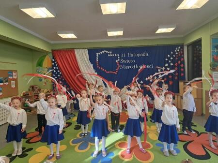 Przedszkolaki obchodzą Święto Niepodległości